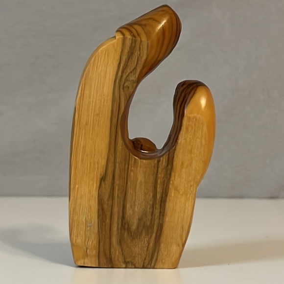 Small Olive Wood Sculpture of the Holy Family - Picture 5 of 10